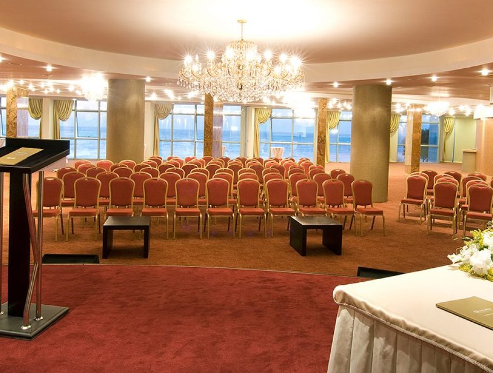 Balo-Salonu-Tiyatro-Duzen-e1739456466169-960x727